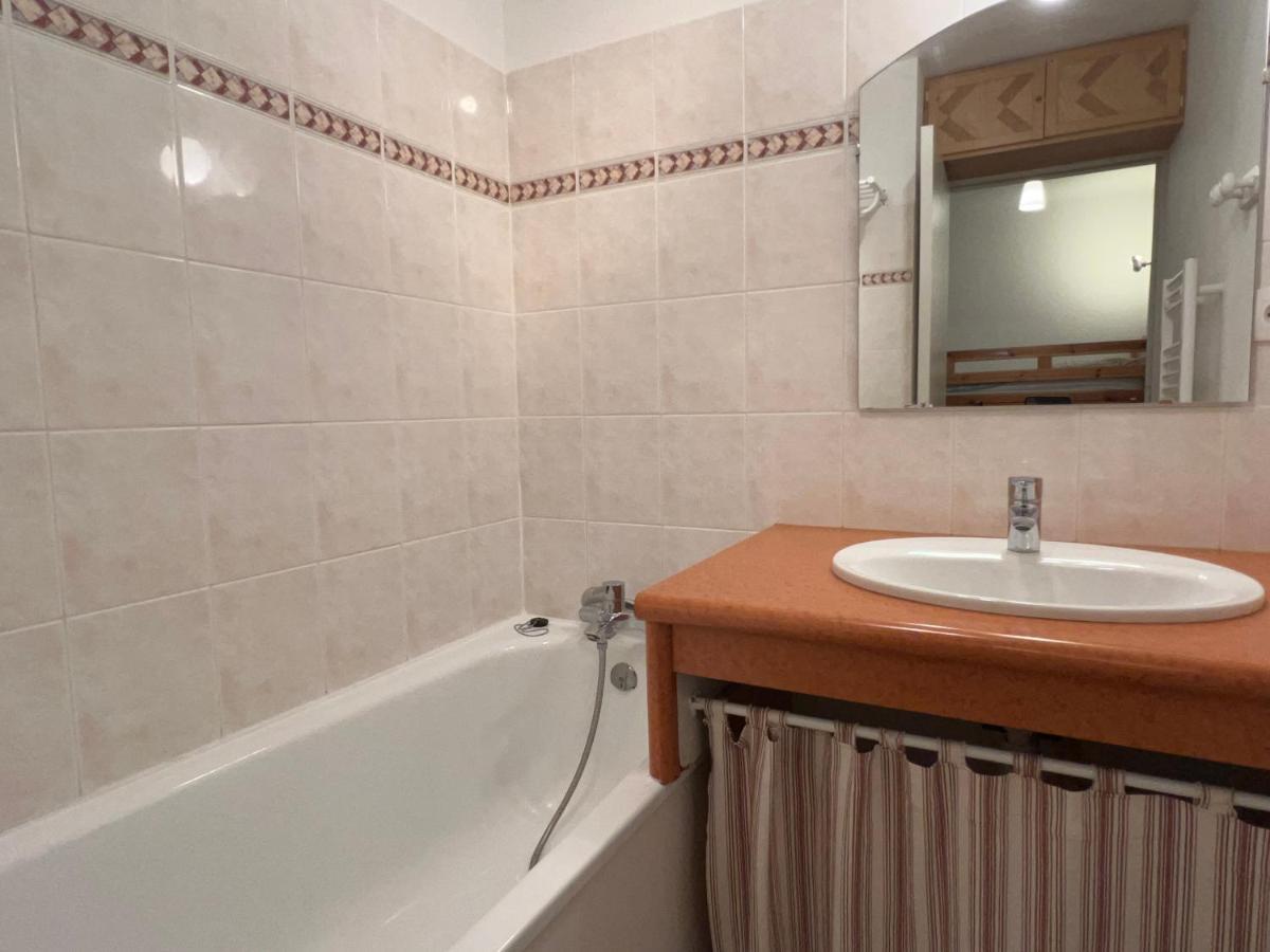 Centre Ville, T2 Avec Terrasse Et Parking Couvert. Appartement Cauterets