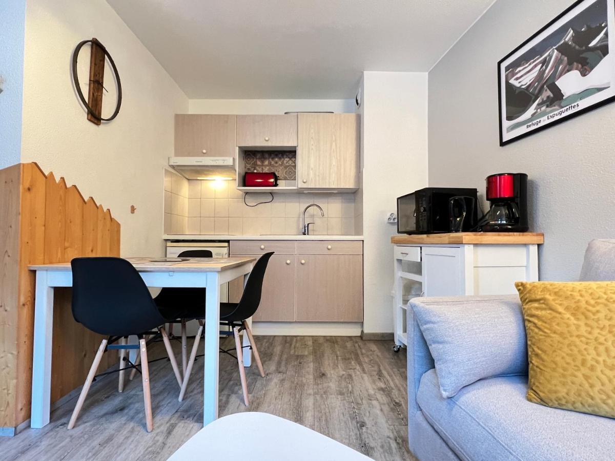 Appartement Centre Ville, T2 Avec Terrasse Et Parking Couvert. Cauterets