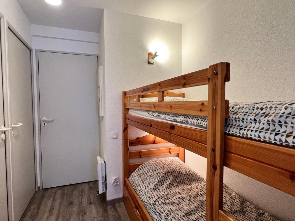 Appartement Centre Ville, T2 Avec Terrasse Et Parking Couvert. *