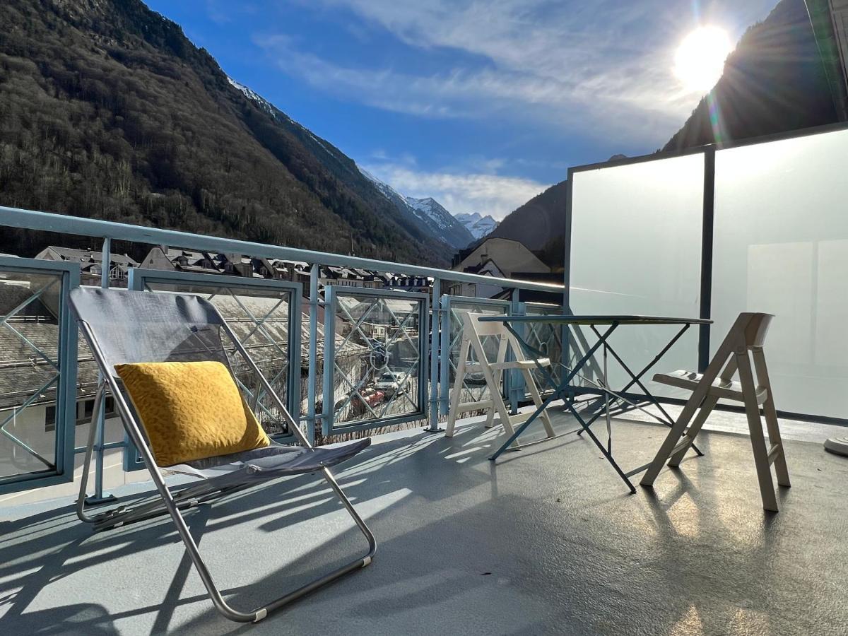 Appartement Centre Ville, T2 Avec Terrasse Et Parking Couvert.