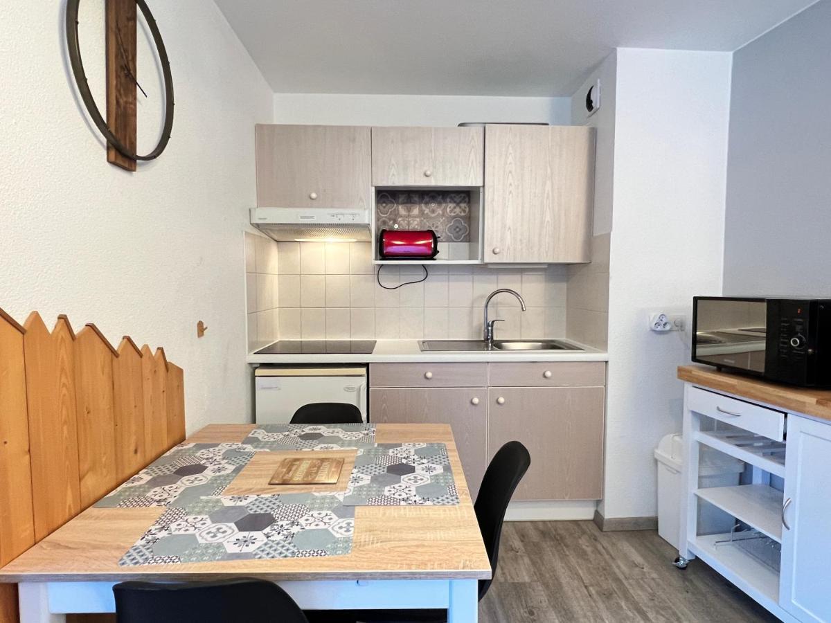 Centre Ville, T2 Avec Terrasse Et Parking Couvert. Appartement